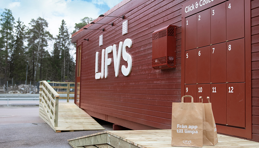 Foto på en av LIFVS butiker. Röd exteriör med vit logotyp. 