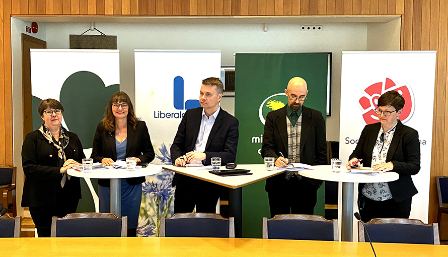 Kommunalråden i Mitt-S-samverkan presenterar sitt budgetförslag för 2022. Från vänster Kerstin Hermansson (C), Anna Svalander (L), Ulf Olsson (S), Tom Andersson (MP) och Ylva Lengberg (S).