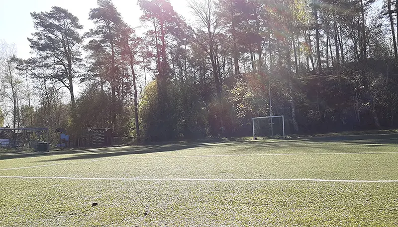 Vi har ofta tillgång till fotbollsplan som ligger helt nära vår skola