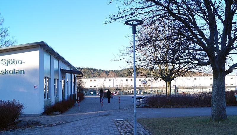 Sjöboskolans byggnad och skolgård