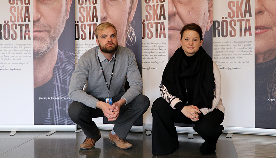 Borås nya valinformatörer Jonathan Röhss och Emilia Lindberg.