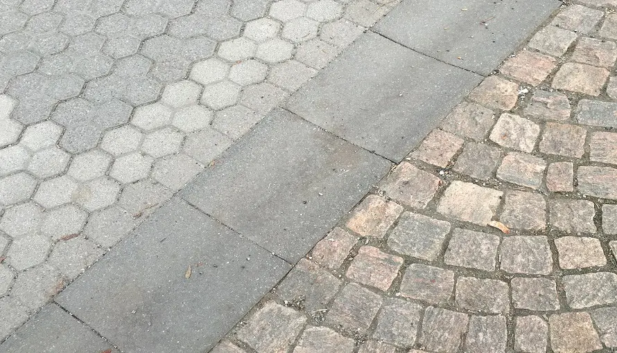 Olika typer av stenbeläggning på Borås Stads gator.