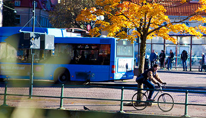 linja-auto ja polkupyörä