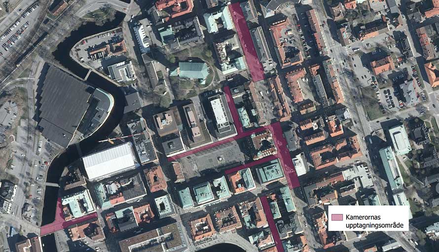 Flygfoto över centrala Borås som visar de delar av gatorna Allégatan, Österlånggatan och Stora brogatan som får kamerabevakas. På kartan är också markerat den del av Torggatan som enligt Integritetsskyddsmyndigheten inte får bevakas med kameror.