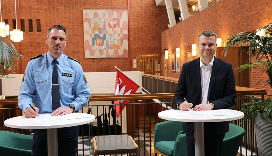 Lokalpolisområdeschef Mattias Ramsö och Kommunstyrelsens ordförande Ulf Olsson.