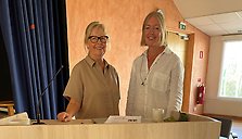 Anna Dunér från Göteborgs universitet och Angela Bångsbo från Högskolan i Borås är forskare i projektet med samtalsmattor i äldreomsorgen.