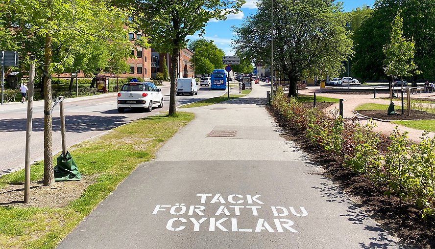 En cykelbana med orden "Tack för att du cyklar".