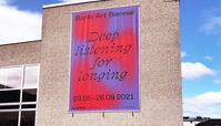 En vepa på en vägg med texten Borås Art Biennial, Deep listening for longing